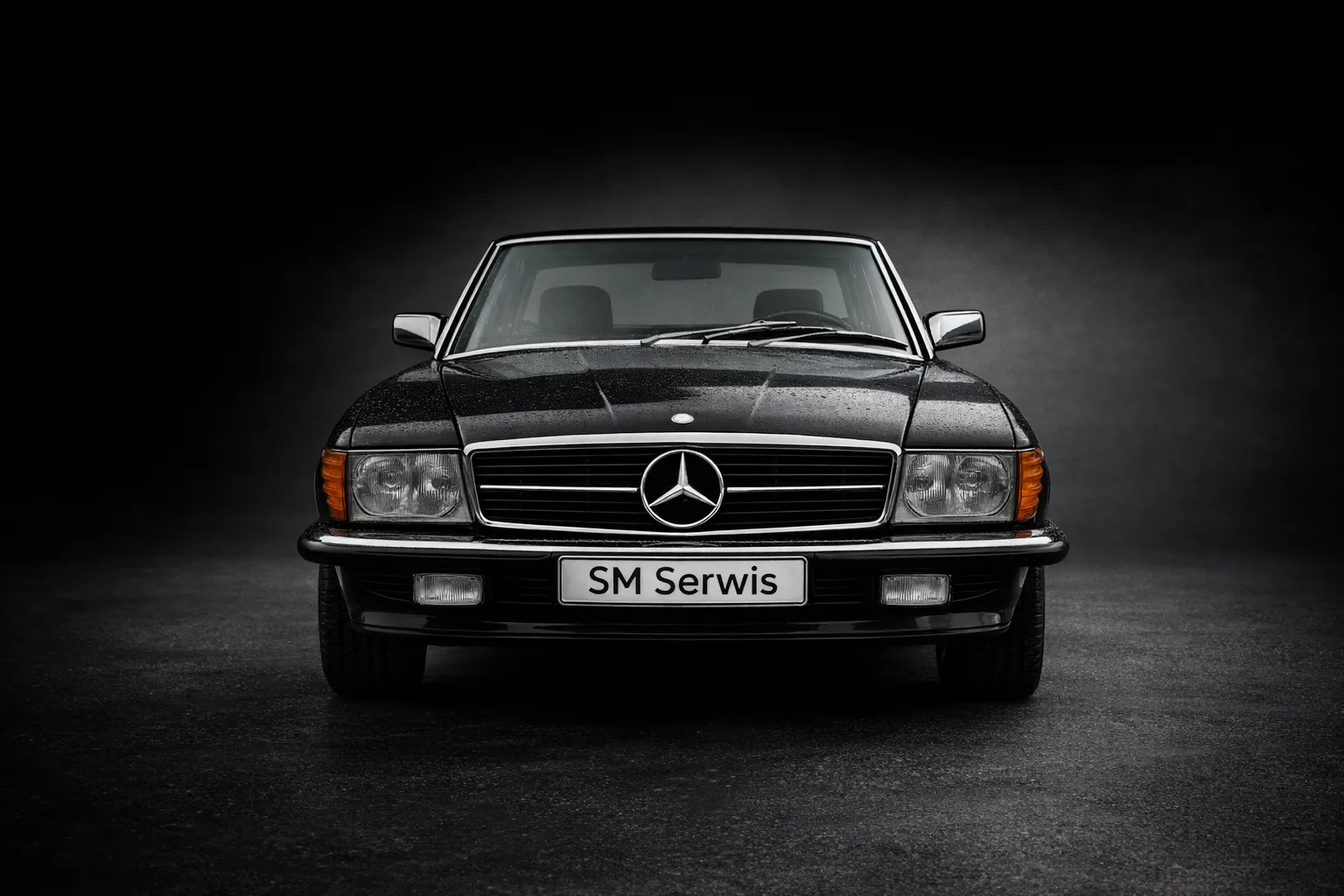 Klasyczny Mercedes w profesjonalnym warsztacie samochodowym – Twój niezależny serwis mercedes.