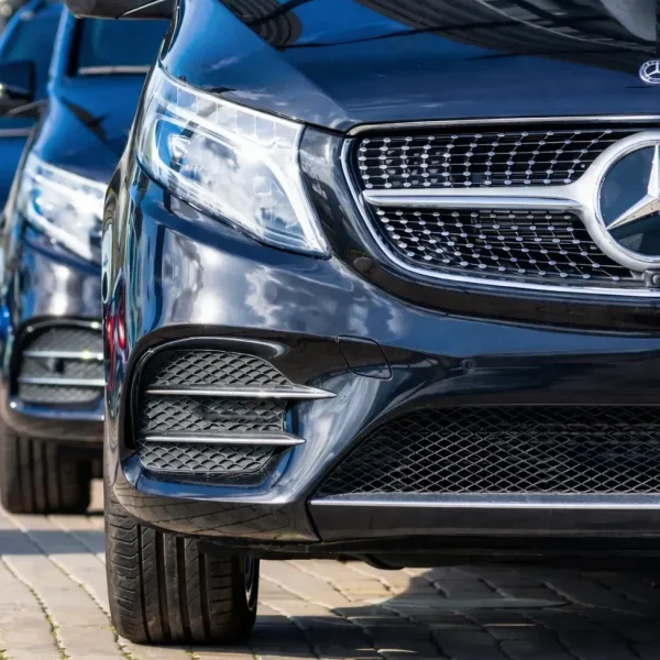 Nowoczesny Mercedes Klasy V podczas obsługi technicznej – sprawdzony niezależny serwis mercedes.